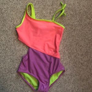 Girls one piece bathing suit